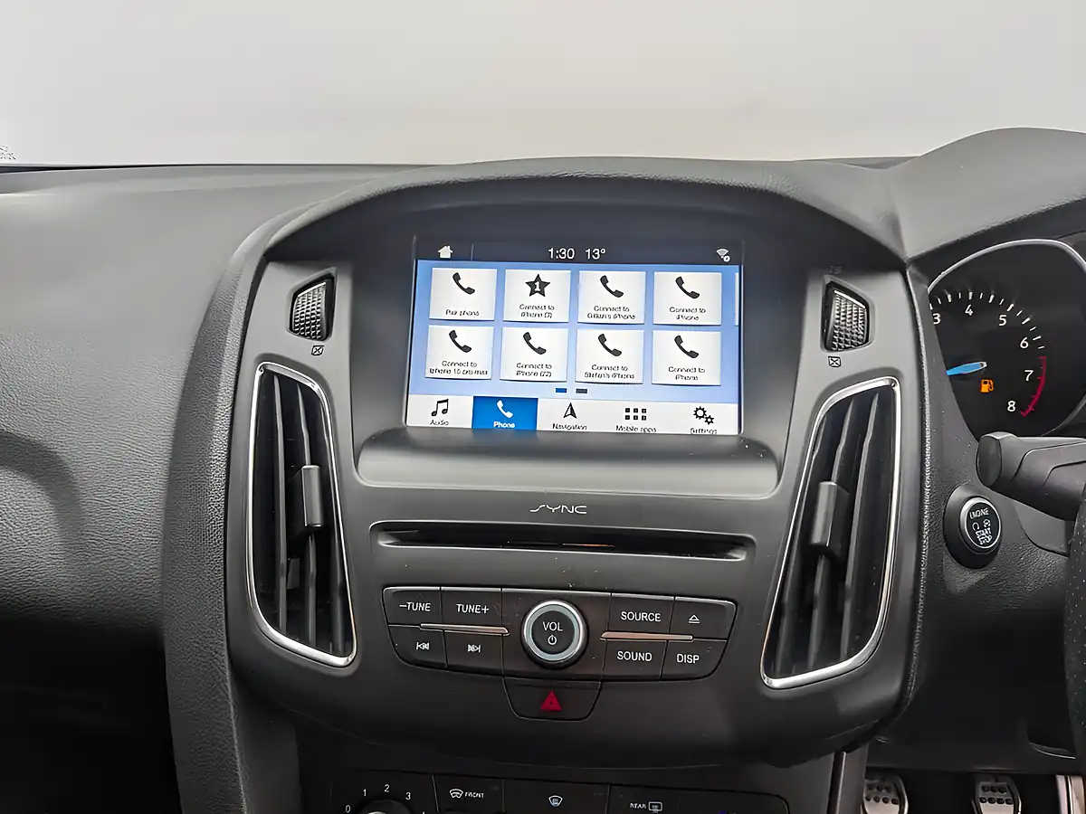 Used 2018 Ford Focus ST-Line Red - Interior and Exterior details 12