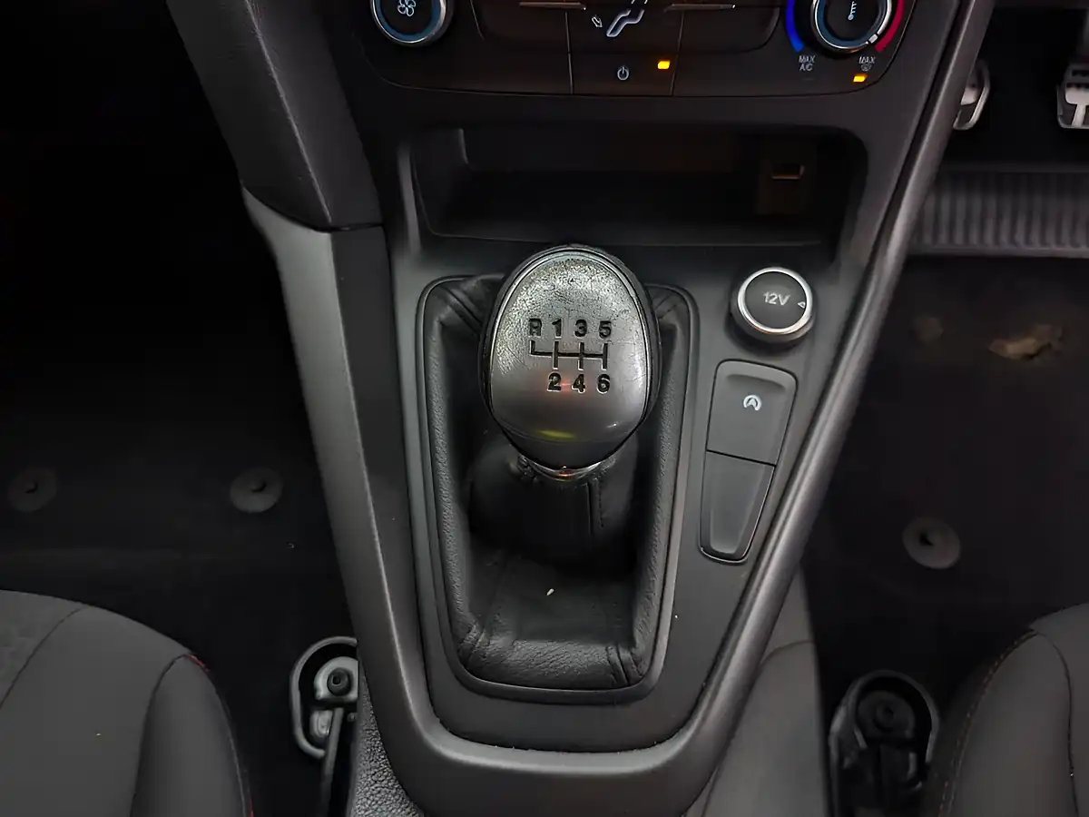 Used 2018 Ford Focus ST-Line Red - Interior and Exterior details 14