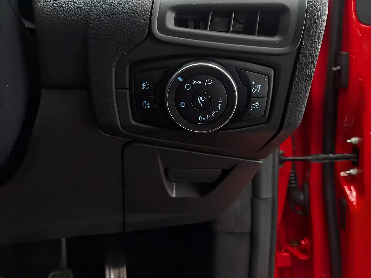 Used 2018 Ford Focus ST-Line Red - Interior and Exterior details 16