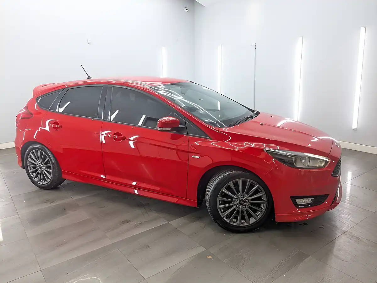 Used 2018 Ford Focus ST-Line Red - Interior and Exterior details 2