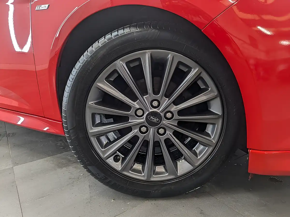 Used 2018 Ford Focus ST-Line Red - Interior and Exterior details 3