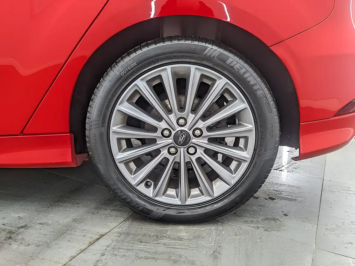 Used 2018 Ford Focus ST-Line Red - Interior and Exterior details 5