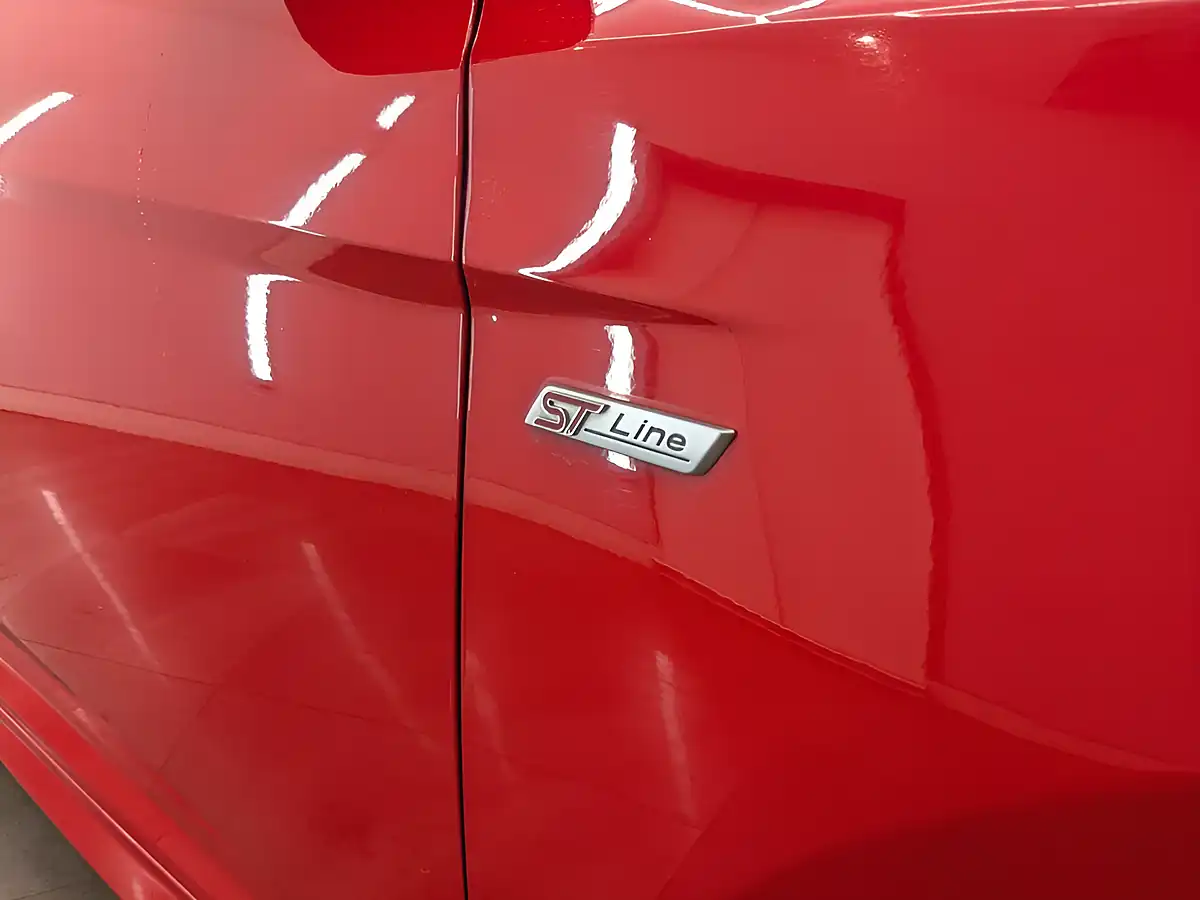 Used 2018 Ford Focus ST-Line Red - Interior and Exterior details 8