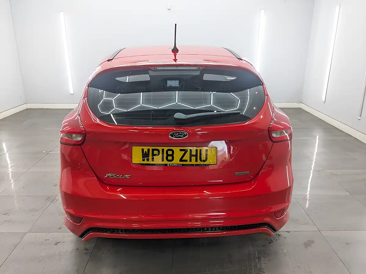 Used 2018 Ford Focus ST-Line Red - Interior and Exterior details 9
