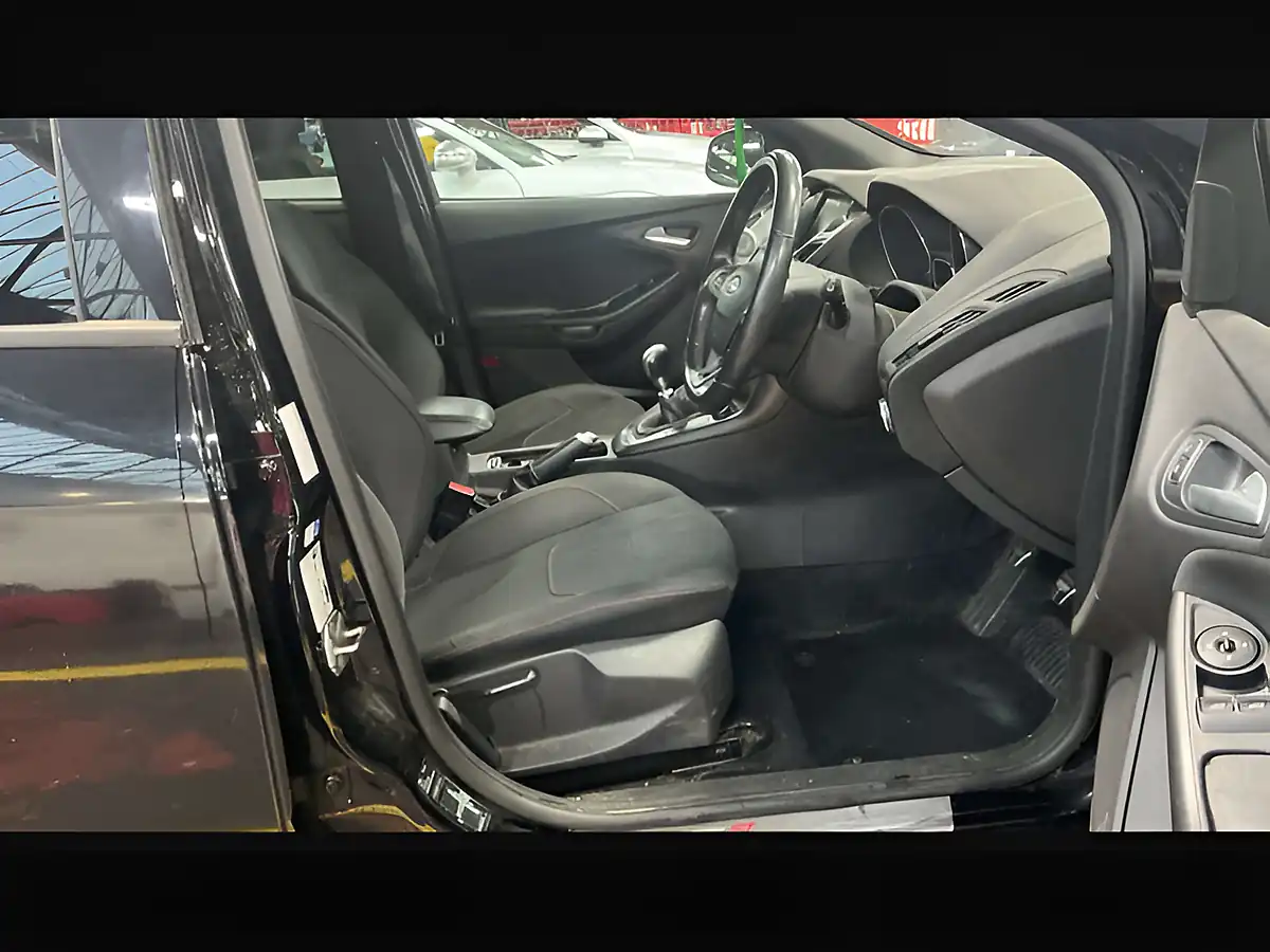 Used 2018 Ford Focus ST-Line Shadow Black - Interior and Exterior details 10