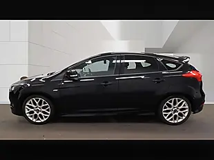 Used 2018 Ford Focus ST-Line Shadow Black - Interior and Exterior details 6