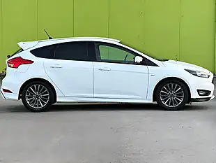 Used 2018 Ford Focus ST-Line White - Interior and Exterior details 10