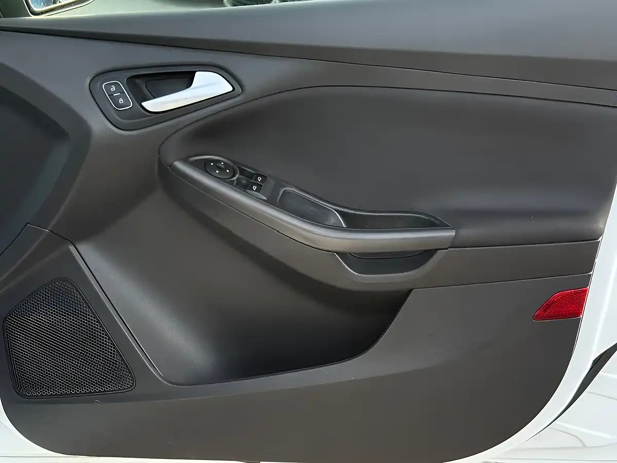 Used 2018 Ford Focus ST-Line White - Interior and Exterior details 17