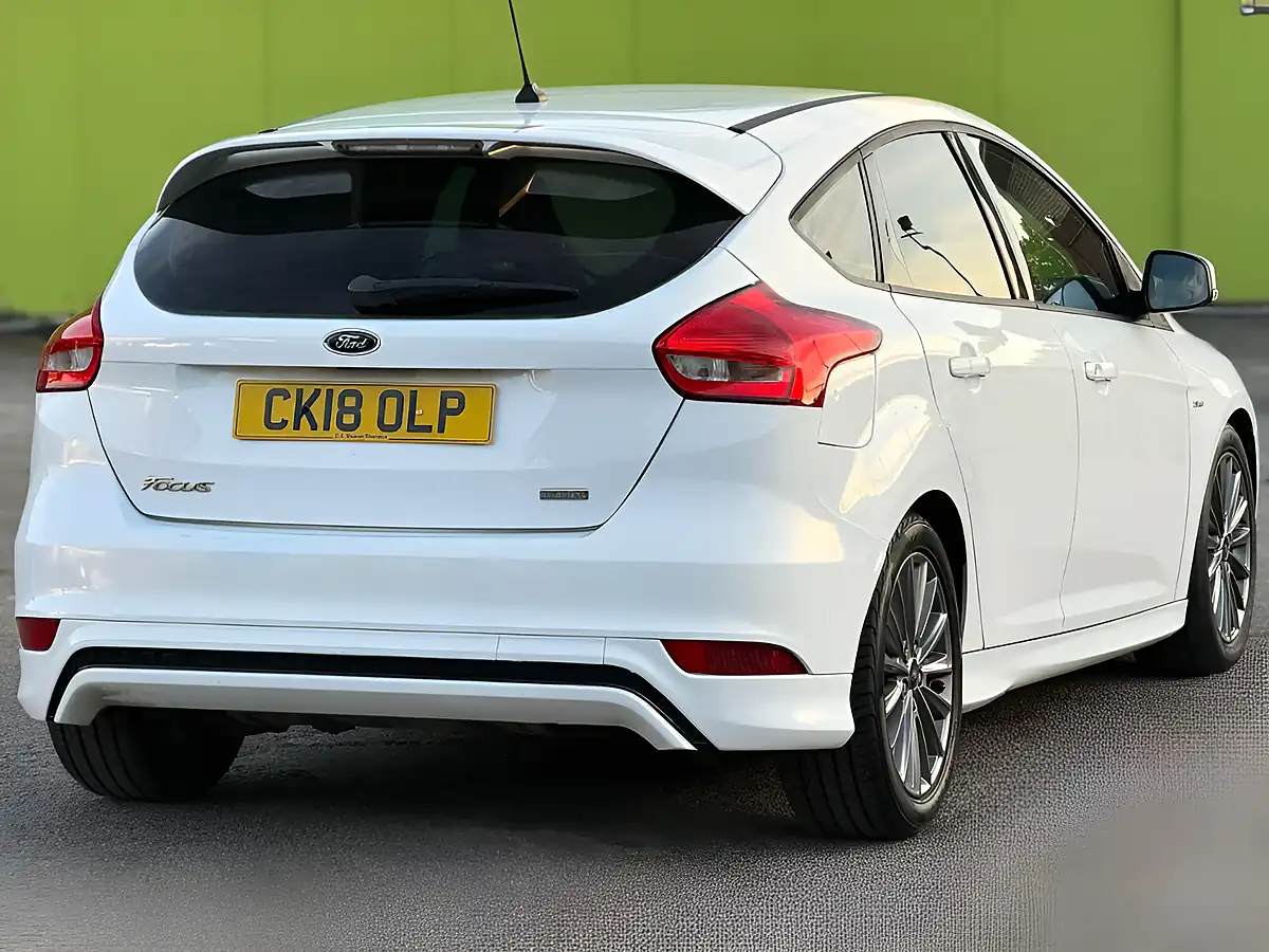 Used 2018 Ford Focus ST-Line White - Interior and Exterior details 5