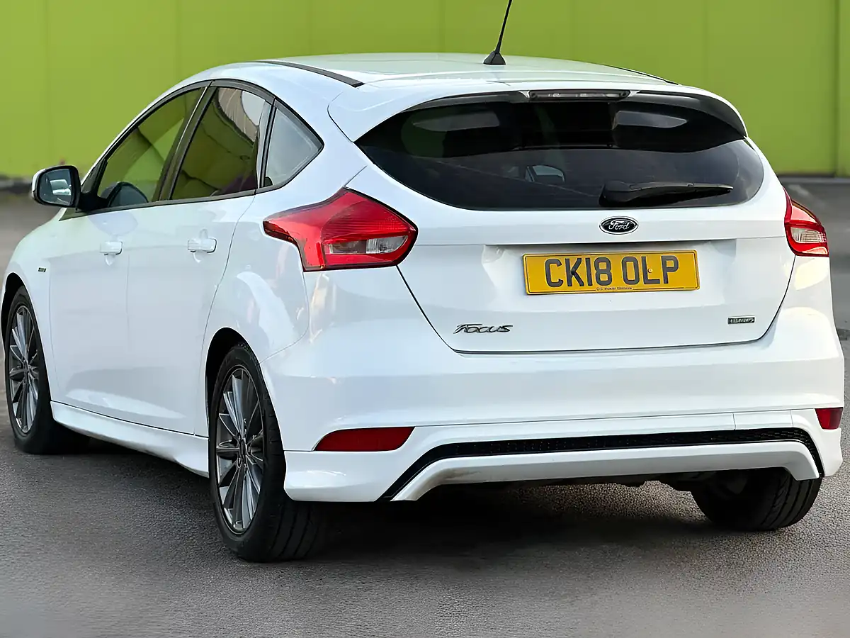 Used 2018 Ford Focus ST-Line White - Interior and Exterior details 6