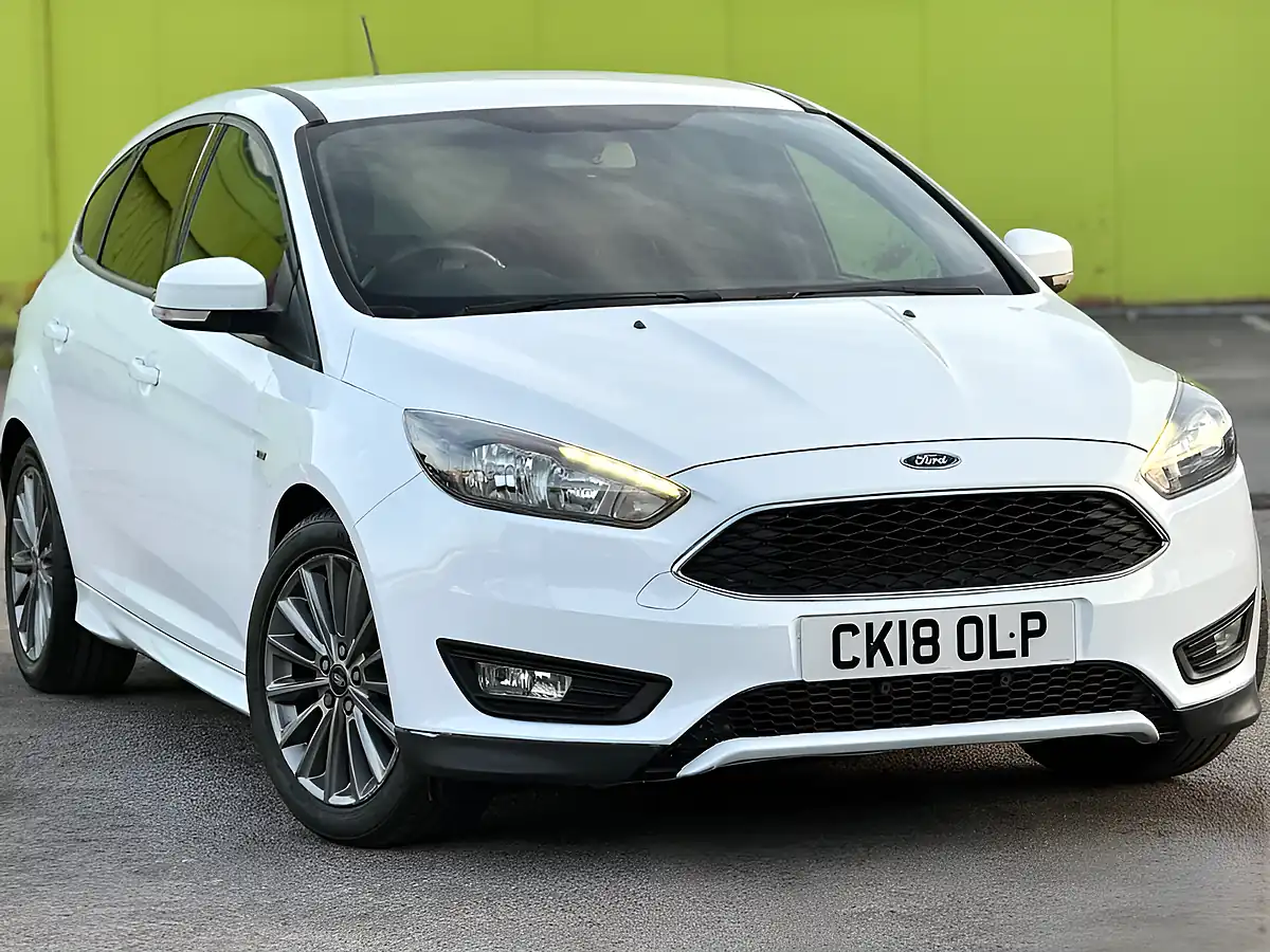 Used 2018 Ford Focus ST-Line White - Interior and Exterior details 8