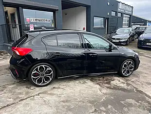 Used 2018 Ford Focus ST-Line X Black - Interior and Exterior details 3