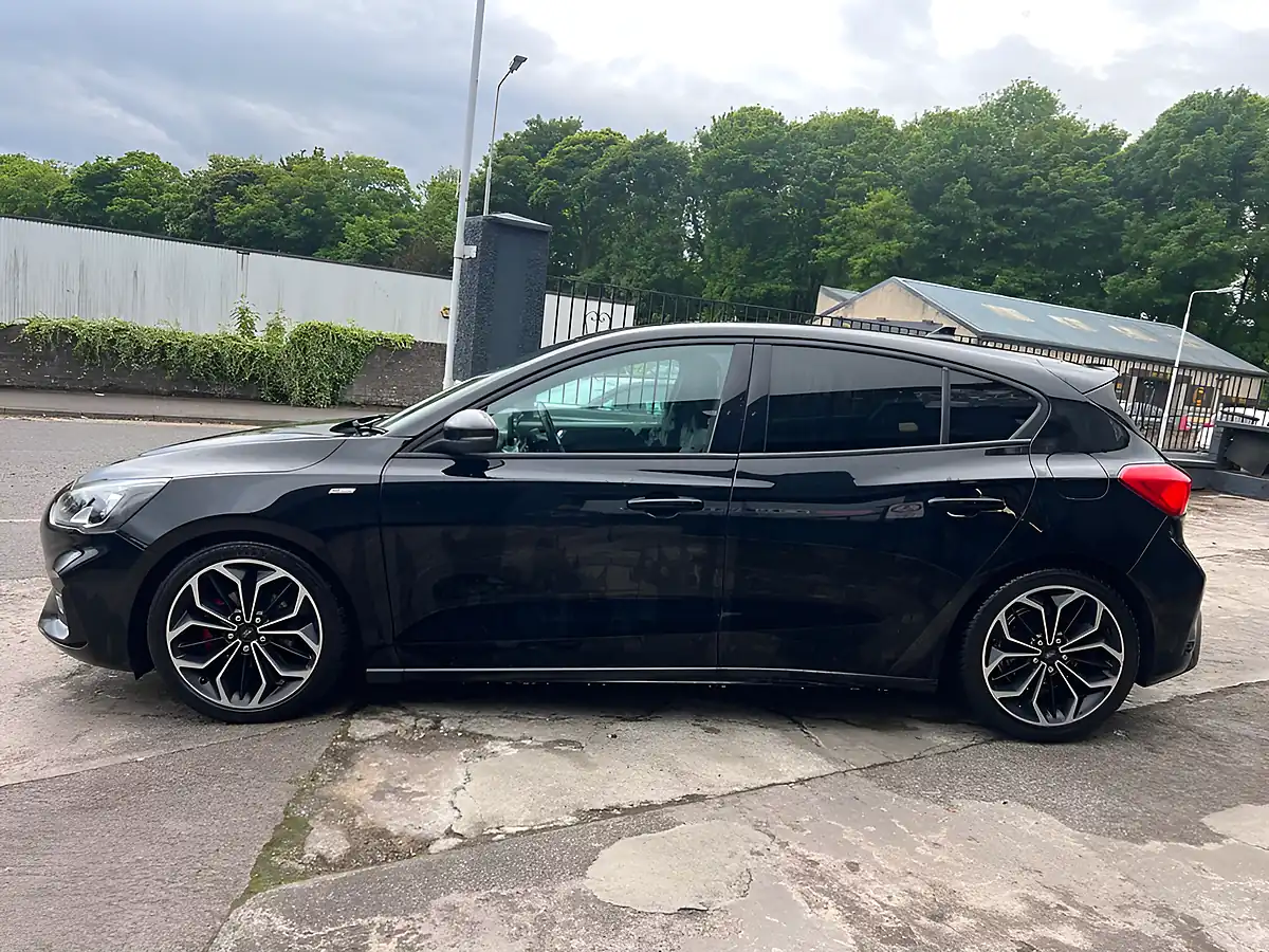 Used 2018 Ford Focus ST-Line X Black - Interior and Exterior details 7