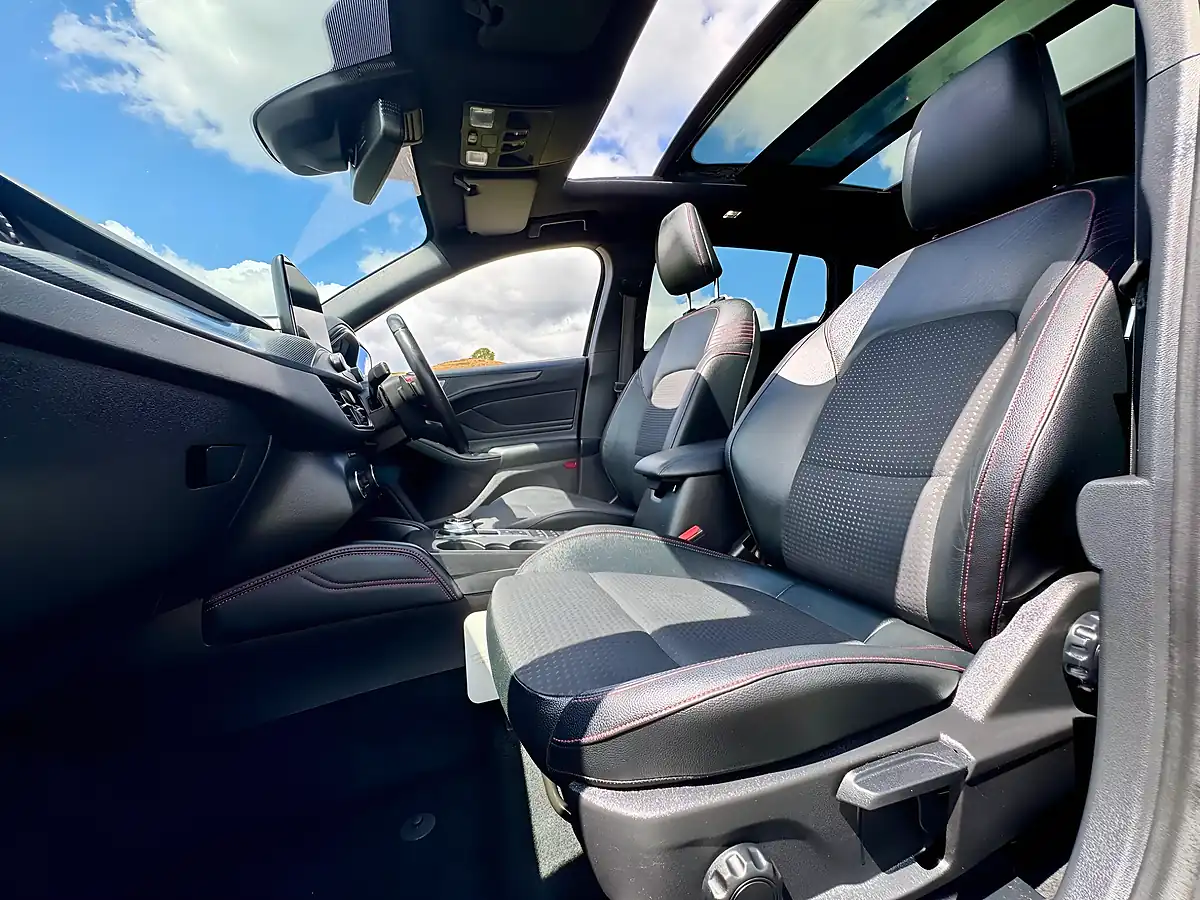 Used 2018 Ford Focus ST Line X Black - Interior and Exterior details 17