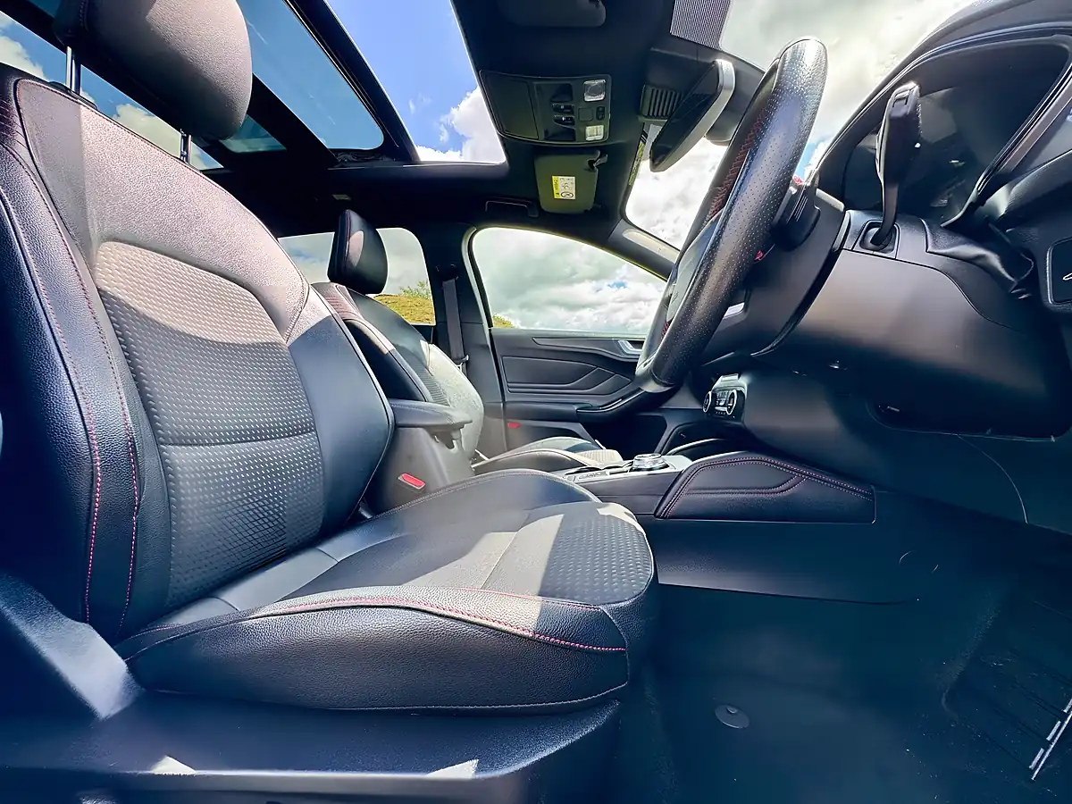 Used 2018 Ford Focus ST Line X Black - Interior and Exterior details 9