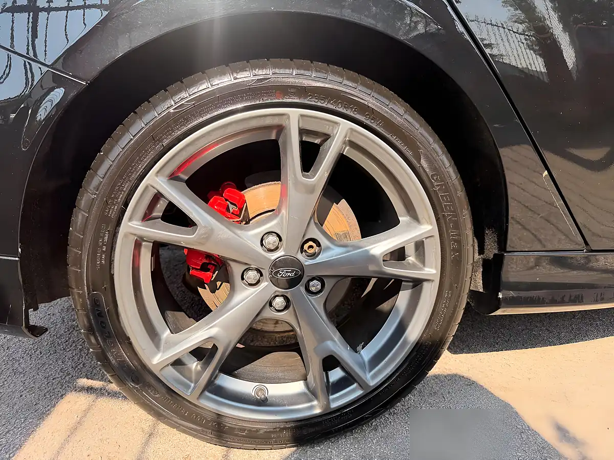 Used 2018 Ford Focus ST-Line X Black - Interior and Exterior details 15