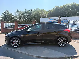 Used 2018 Ford Focus ST-Line X Black - Interior and Exterior details 5