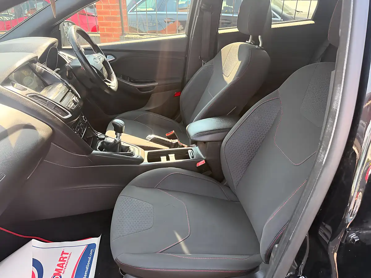Used 2018 Ford Focus ST-Line X Black - Interior and Exterior details 9