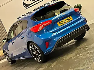 Used 2018 Ford Focus ST-Line X Blue - Interior and Exterior details 10