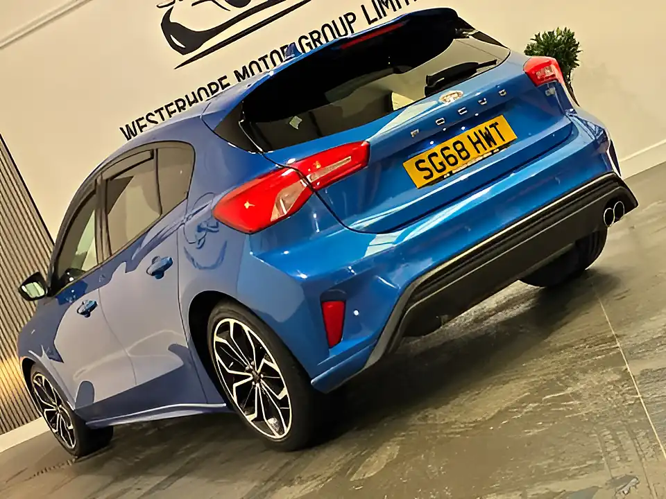 Used 2018 Ford Focus ST-Line X Blue - Interior and Exterior details 10