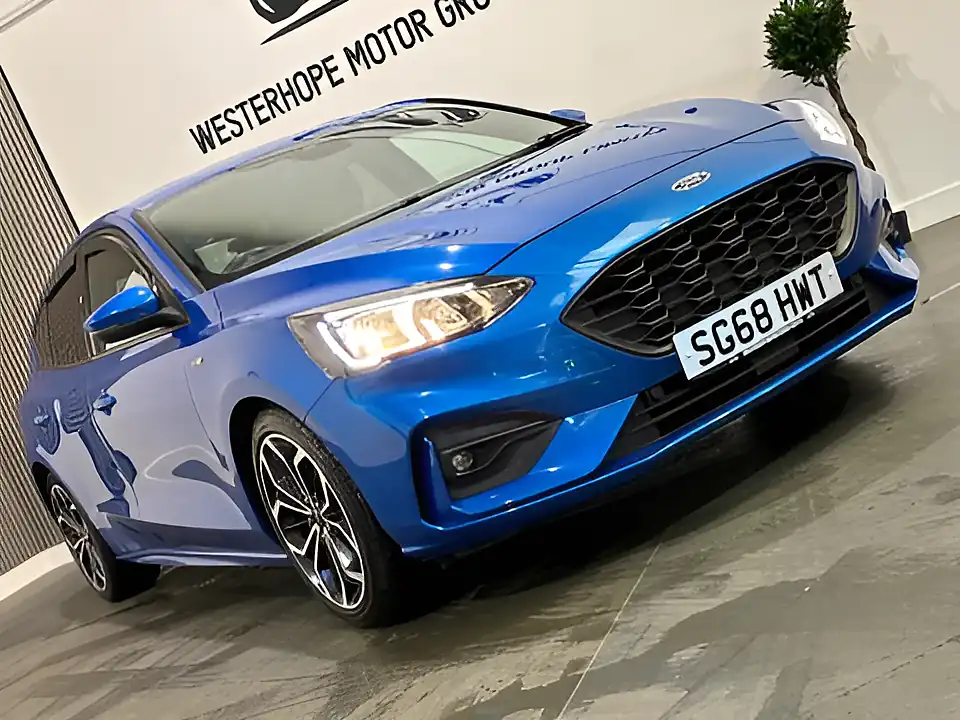 Used 2018 Ford Focus ST-Line X Blue - Interior and Exterior details 11