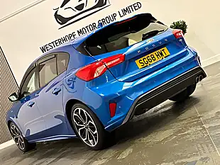 Used 2018 Ford Focus ST-Line X Blue - Interior and Exterior details 17