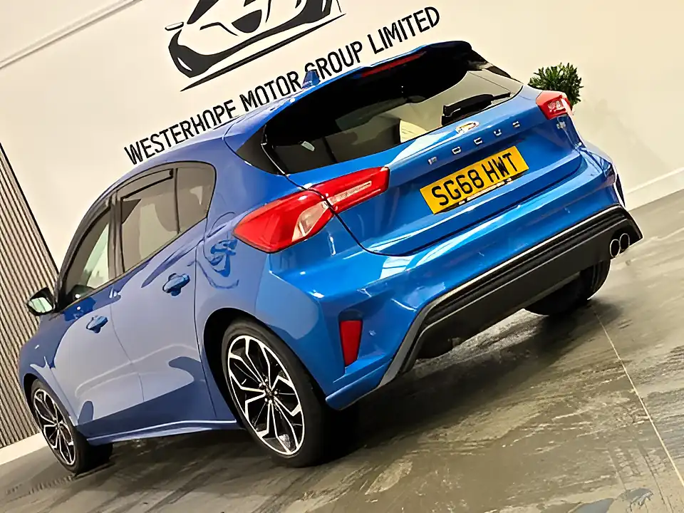 Used 2018 Ford Focus ST-Line X Blue - Interior and Exterior details 17