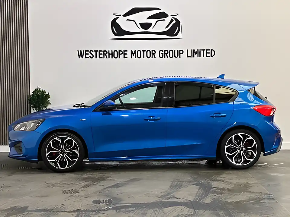 Used 2018 Ford Focus ST-Line X Blue - Interior and Exterior details 19