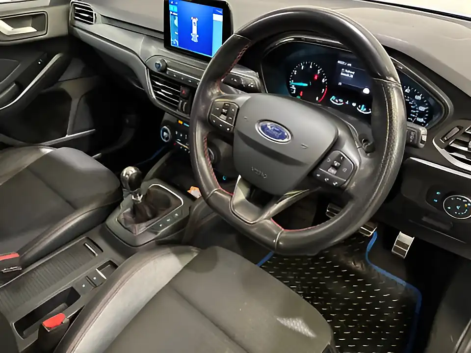Used 2018 Ford Focus ST-Line X Blue - Interior and Exterior details 3