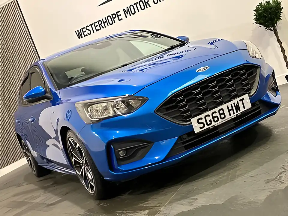 Used 2018 Ford Focus ST-Line X Blue - Interior and Exterior details 7