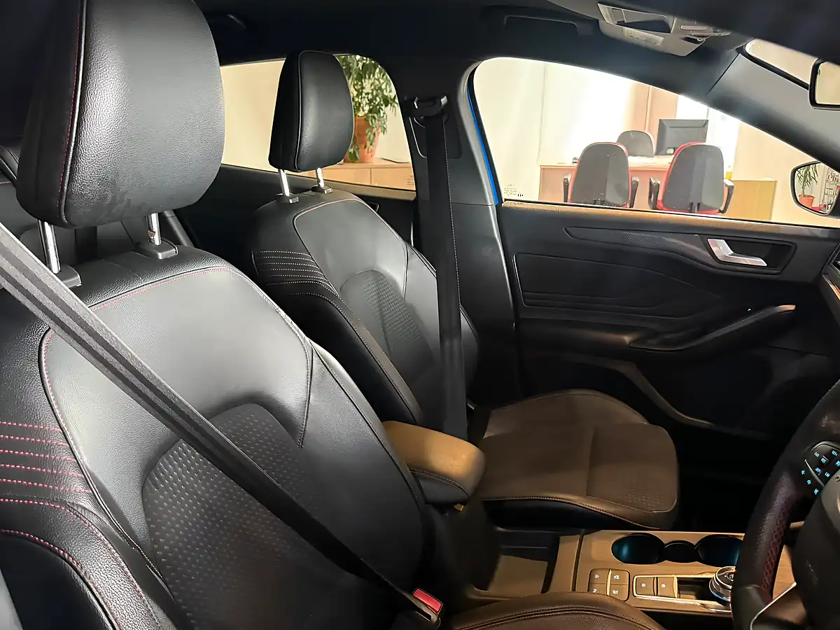 Used 2018 Ford Focus ST-Line X Blue - Interior and Exterior details 13