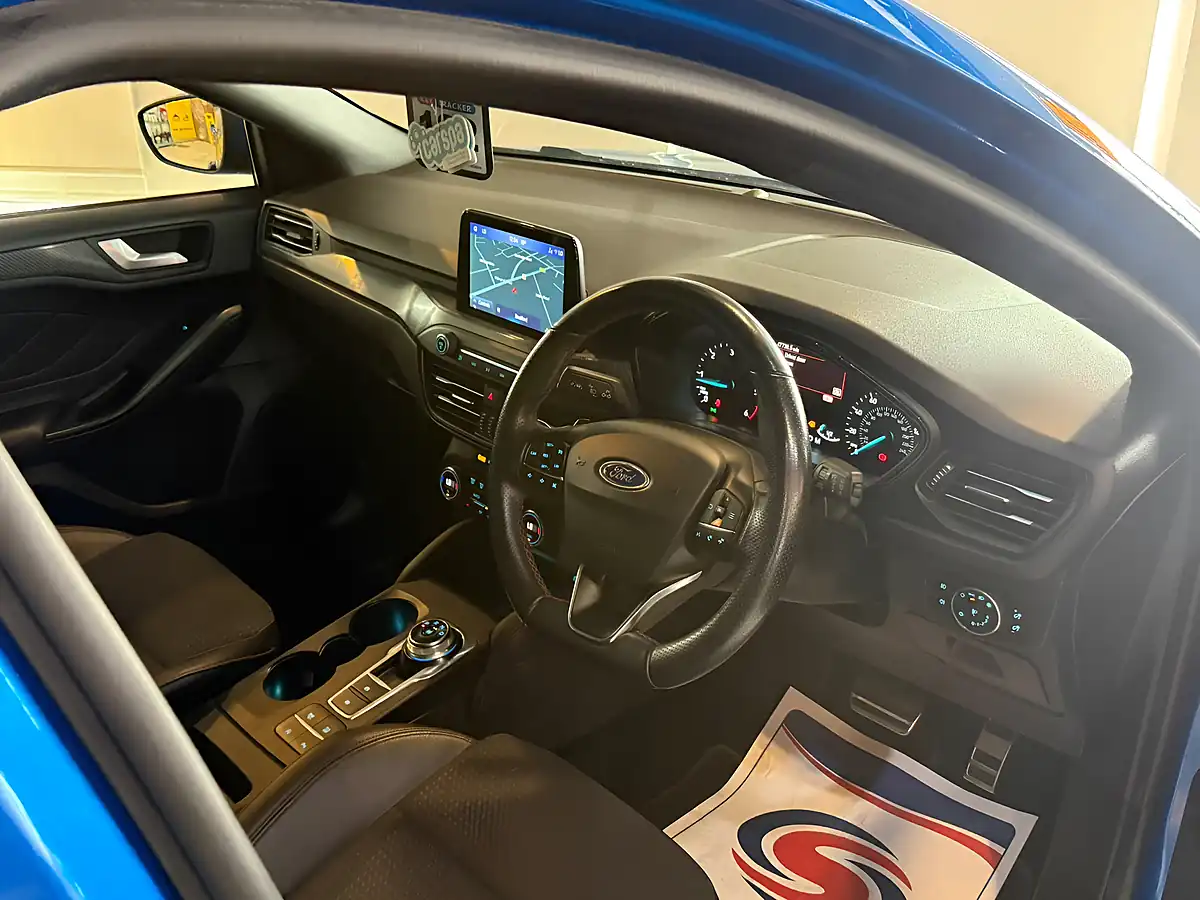 Used 2018 Ford Focus ST-Line X Blue - Interior and Exterior details 14