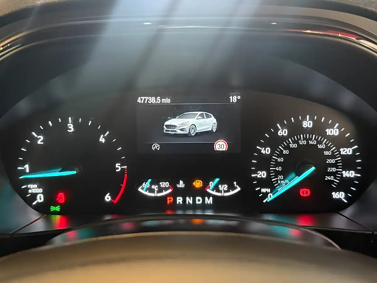 Used 2018 Ford Focus ST-Line X Blue - Interior and Exterior details 19