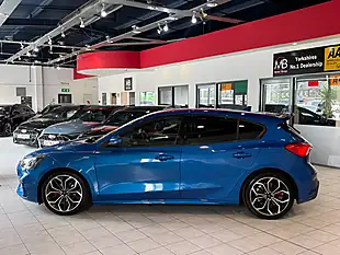 Used 2018 Ford Focus ST-Line X Blue - Interior and Exterior details 6