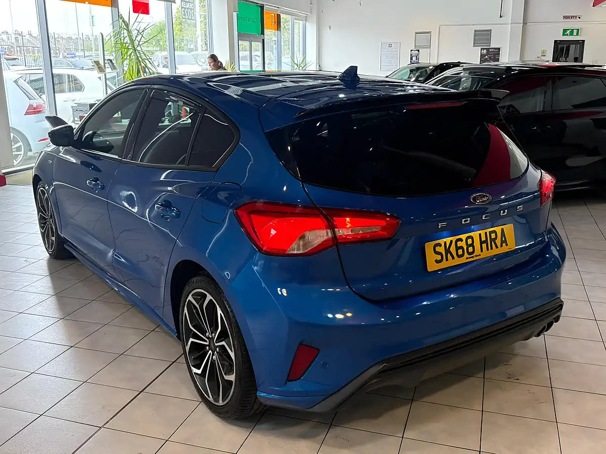 Used 2018 Ford Focus ST-Line X Blue - Interior and Exterior details 7