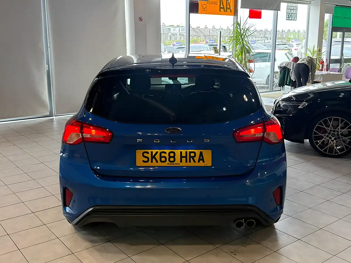 Used 2018 Ford Focus ST-Line X Blue - Interior and Exterior details 9