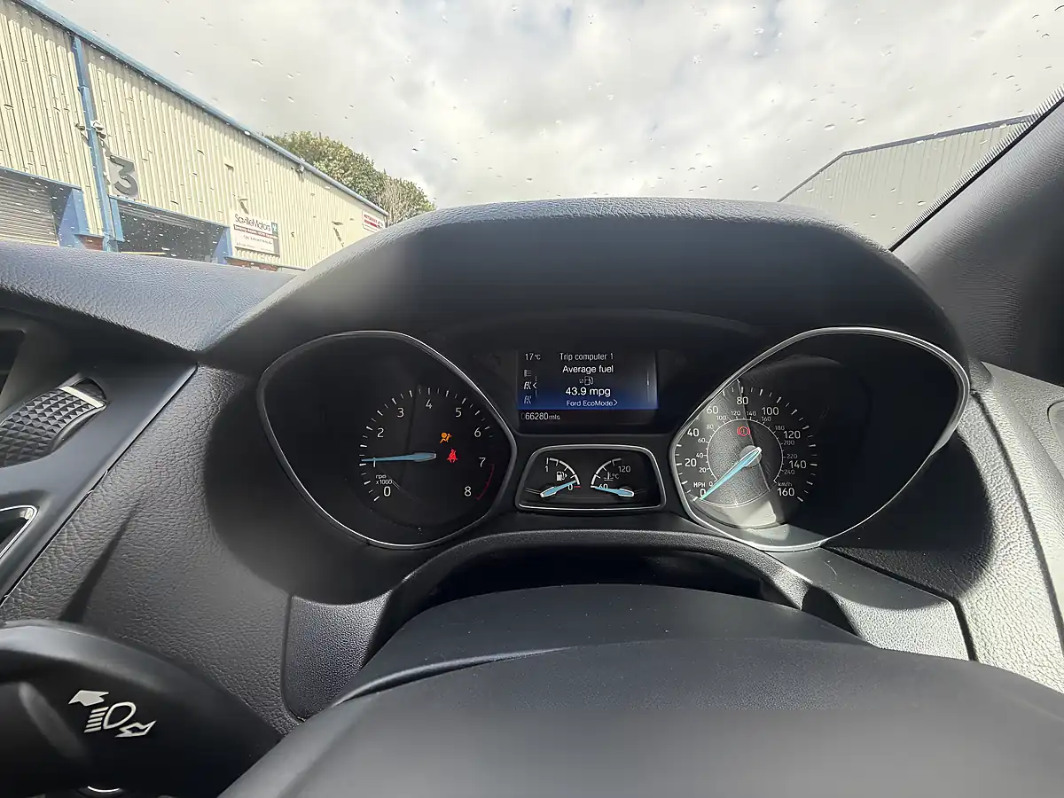 Used 2018 Ford Focus ST-Line X Blue - Interior and Exterior details 11