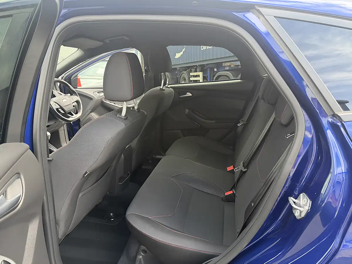 Used 2018 Ford Focus ST-Line X Blue - Interior and Exterior details 14