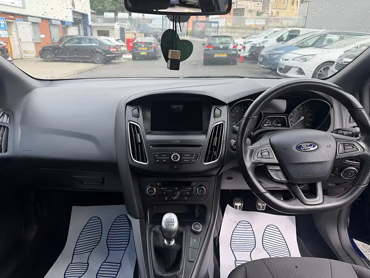 Used 2018 Ford Focus ST-Line X Blue - Interior and Exterior details 16