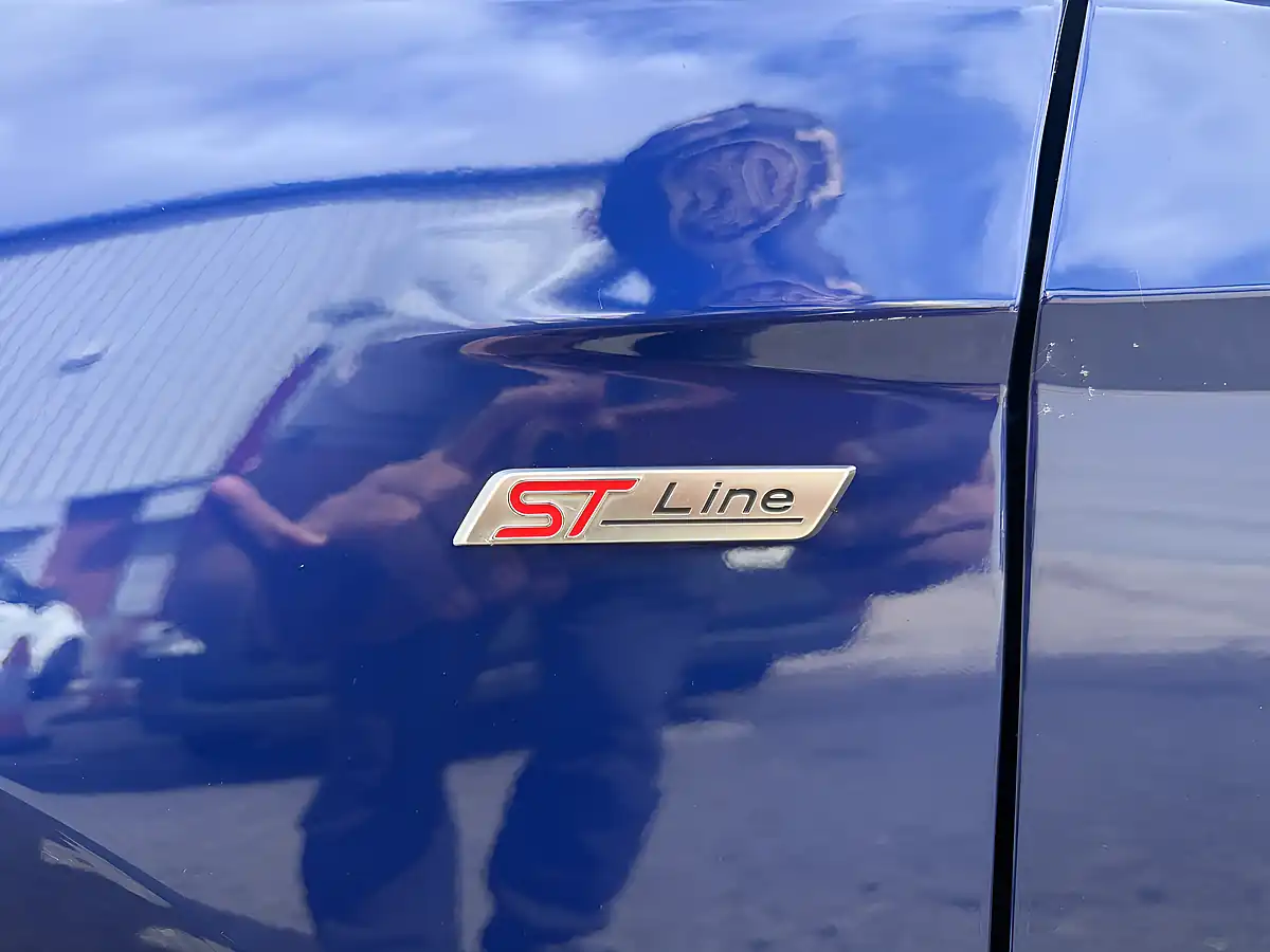 Used 2018 Ford Focus ST-Line X Blue - Interior and Exterior details 19