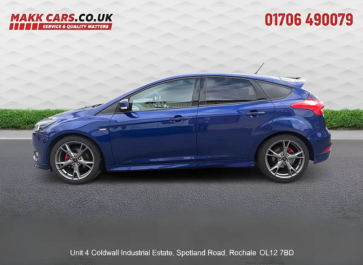Used 2018 Ford Focus ST-Line X Blue - Interior and Exterior details 5