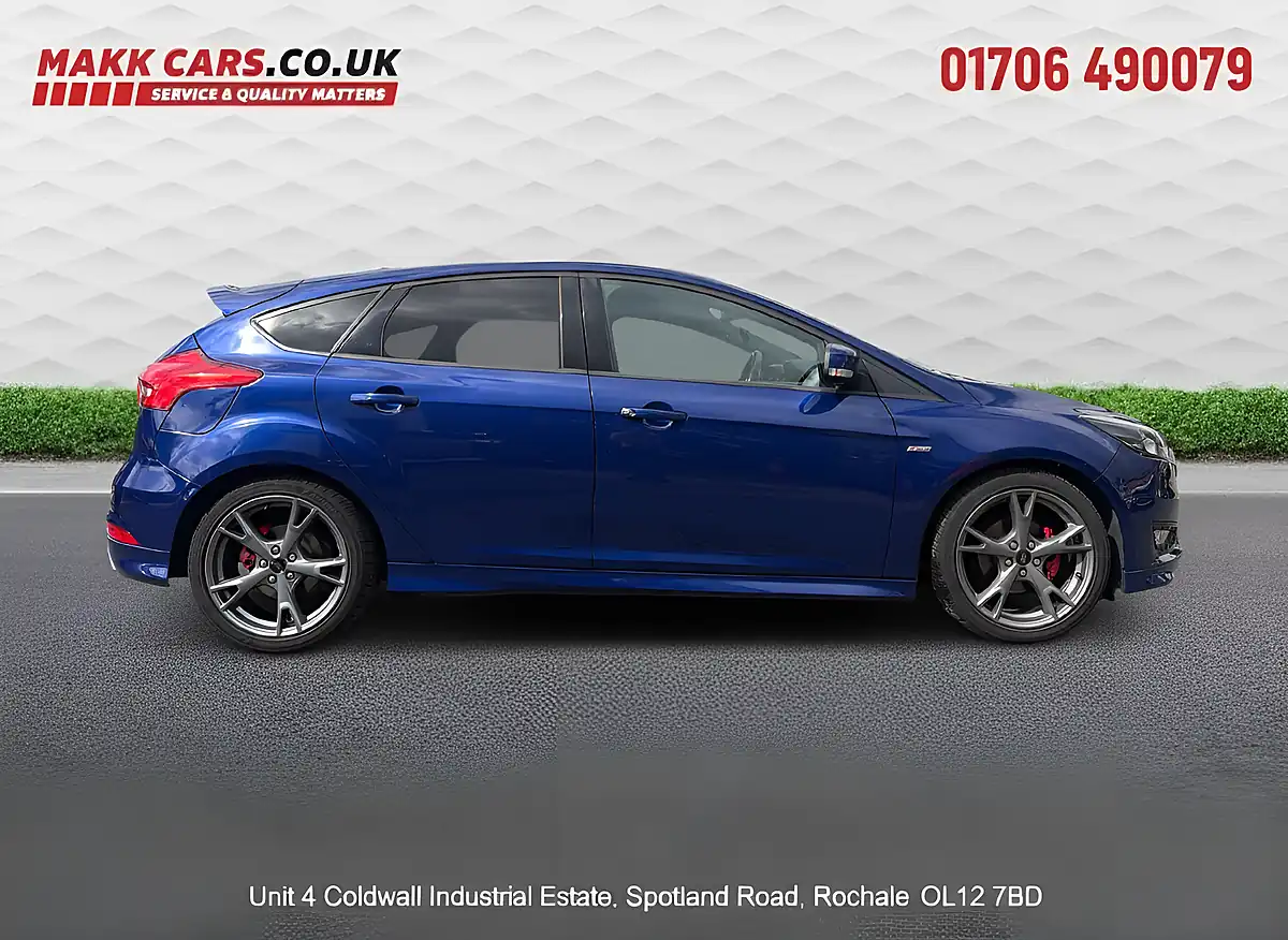 Used 2018 Ford Focus ST-Line X Blue - Interior and Exterior details 6