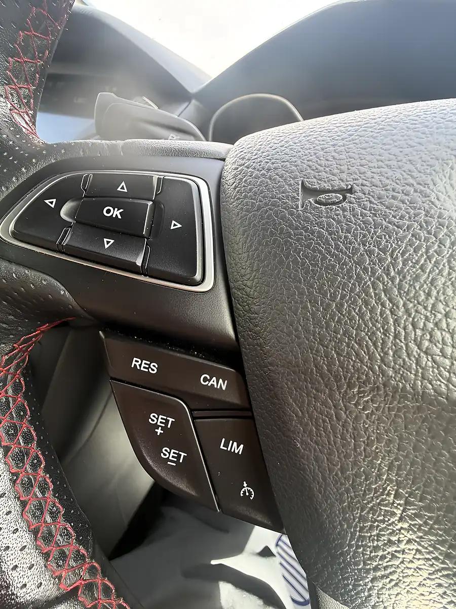 Used 2018 Ford Focus ST-Line X Blue - Interior and Exterior details 9