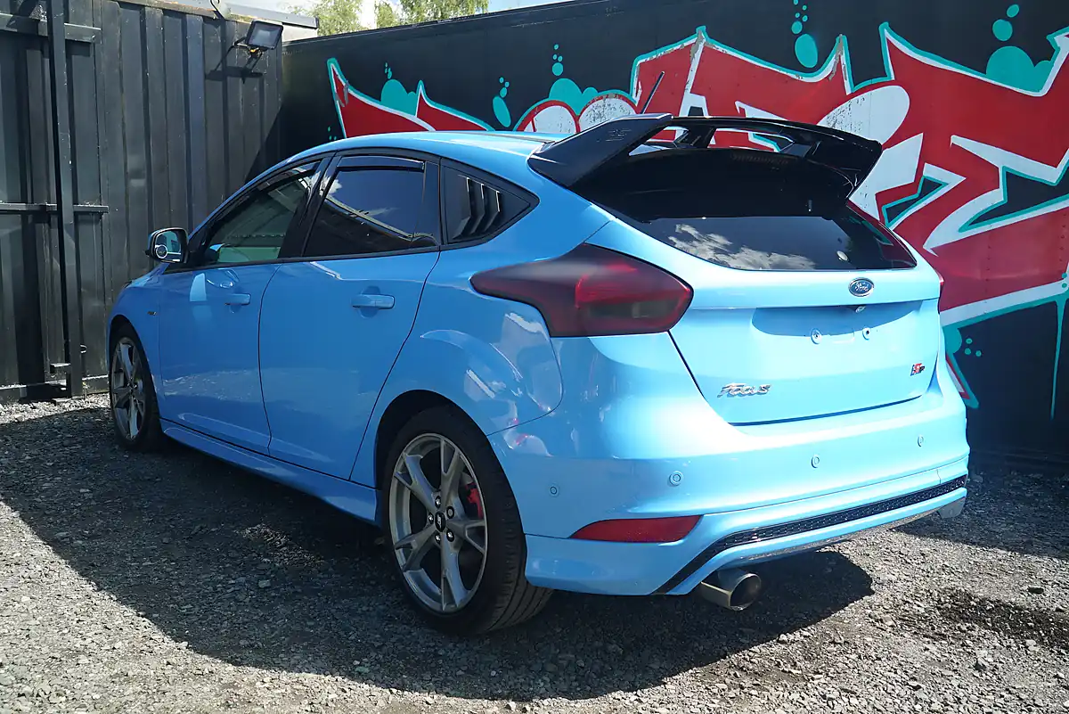 Used 2018 Ford Focus ST-Line X Blue - Interior and Exterior details 10