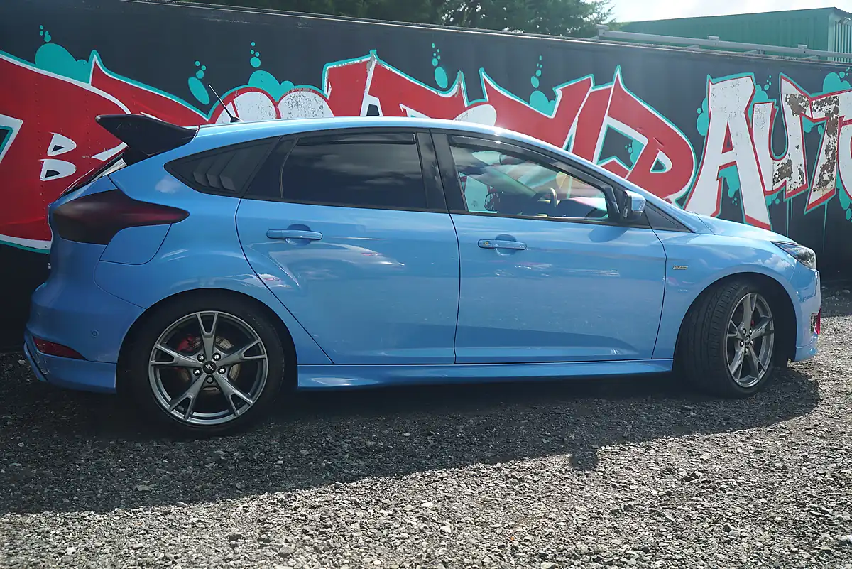 Used 2018 Ford Focus ST-Line X Blue - Interior and Exterior details 11