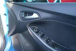 Used 2018 Ford Focus ST-Line X Blue - Interior and Exterior details 13