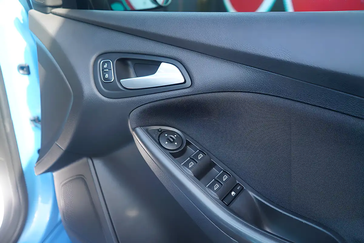 Used 2018 Ford Focus ST-Line X Blue - Interior and Exterior details 13