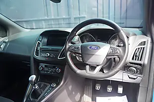 Used 2018 Ford Focus ST-Line X Blue - Interior and Exterior details 16