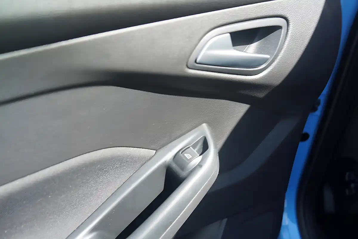 Used 2018 Ford Focus ST-Line X Blue - Interior and Exterior details 17