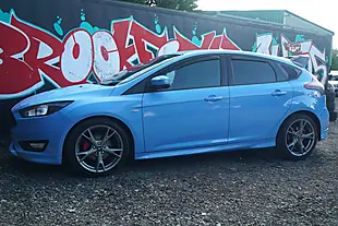 Used 2018 Ford Focus ST-Line X Blue - Interior and Exterior details 9